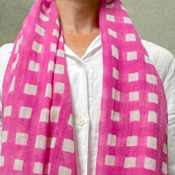 wool scarf, pink-checks